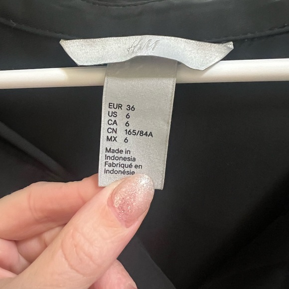 H&M Button Up Blouse - Picture 4 of 5